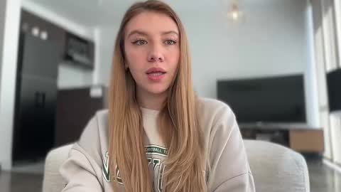 Snapshot of sofia_woodss chatting on 01.18.25 Sofia online show from 01.18.25