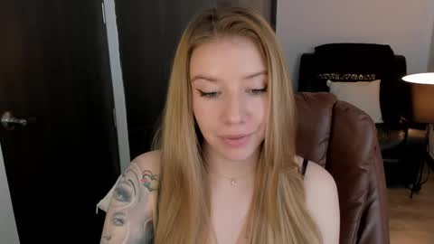 Snapshot of sofia_woodss chatting on 02.25.25 Sofia online show from 02.25.25