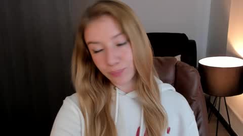 Snapshot of sofia_woodss chatting on 03.06.25 Sofia online show from 03.06.25