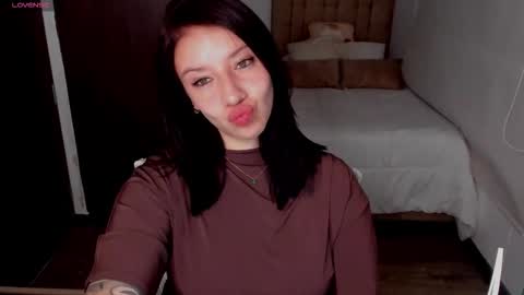 Snapshot of sofia_woodss chatting on 10.25.25 Sofia online show from 10.25.25