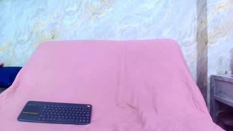 sofiaa_little online show from 11.19.25