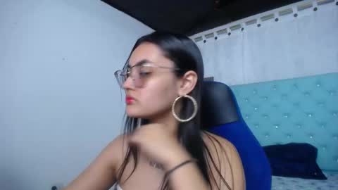Snapshot of sofiaasexy19 chatting on 10.15.25 Sofia online show from 10.15.25