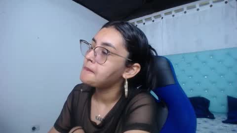 Snapshot of sofiaasexy19 chatting on 10.17.25 Sofia online show from 10.17.25