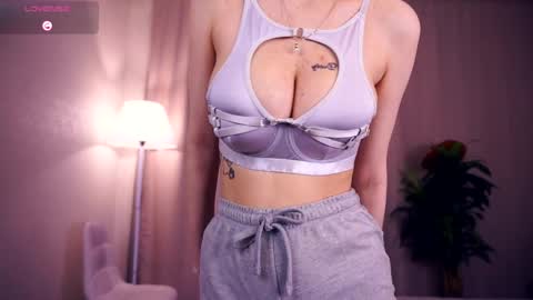 Hi My name is Sofia Welcome to my room Please thumbs up - its important online show from 10.10.25