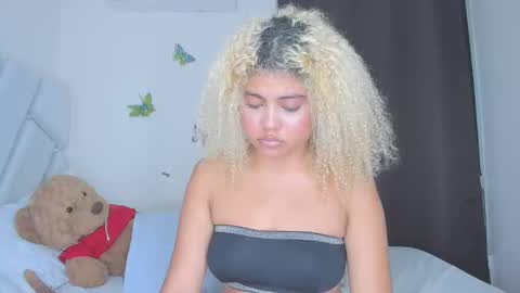 Snapshot of sofiacastillo01 chatting on 02.24.26 sofiacastillo01 online show from 02.24.26