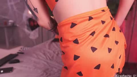 Snapshot of sofiachic chatting on 10.26.25 Sofia online show from 10.26.25