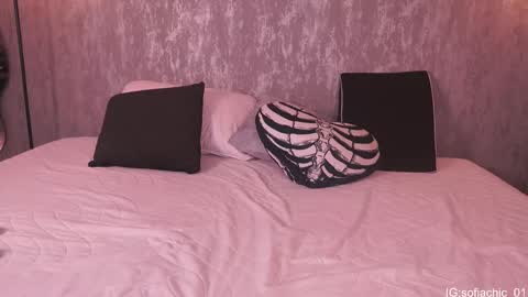 Snapshot of sofiachic chatting on 11.13.25 Sofia online show from 11.13.25