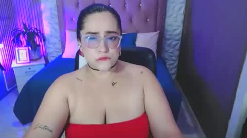 Snapshot of sofiadavis_23 chatting on 11.19.25 SOFIA online show from 11.19.25