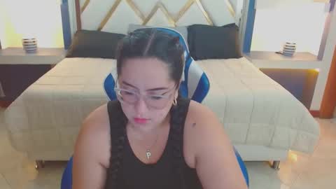 Snapshot of sofiadavis_23 chatting on 11.24.25 SOFIA online show from 11.24.25