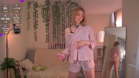 Sofia Help me overcome shynes with 100 thumbs up online show from 04.04.26