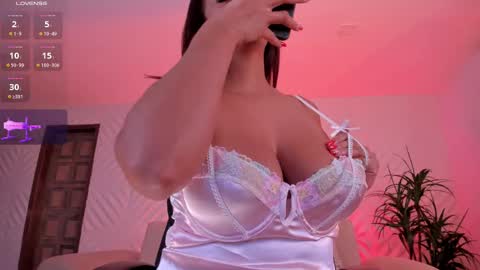 Sofia Reyes online show from 02.16.25