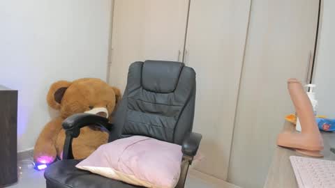 Snapshot of sofiaross1 chatting on 01.28.25 SOFIA independent model online show from 01.28.25