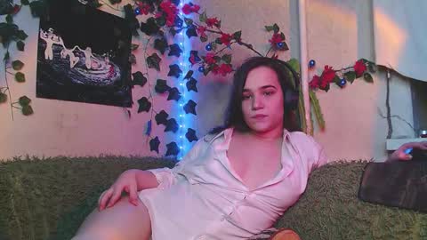 Snapshot of sofiberg chatting on 12.03.25 SofiBerg online show from 12.03.25