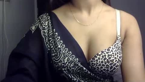 Snapshot of sofie_diva chatting on 01.29.25 divya online show from 01.29.25