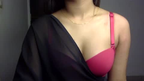 Snapshot of sofie_diva chatting on 02.02.25 divya online show from 02.02.25
