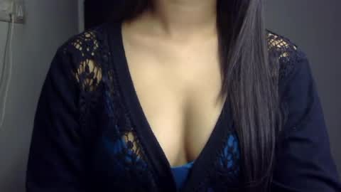 Snapshot of sofie_diva chatting on 03.06.25 divya online show from 03.06.25
