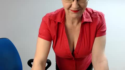 Snapshot of sofie_velvet chatting on 12.20.24 Sofie Velvet online show from 12.20.24