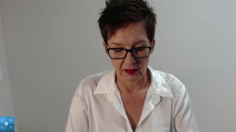 Snapshot of sofie_velvet chatting on 11.28.25 Sofie Velvet online show from 11.28.25