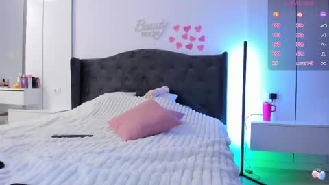 Sofie online show from 04.15.26