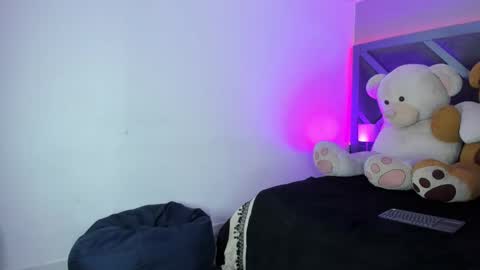 Snapshot of sofiewild_ chatting on 10.23.25 sofie online show from 10.23.25