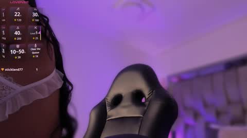 Snapshot of sofiewild_ chatting on 11.28.25 sofie online show from 11.28.25