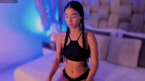 Snapshot of sofiewild_ chatting on 12.04.25 sofie online show from 12.04.25