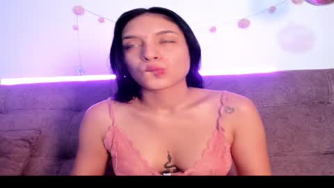 Snapshot of sofiluxurya chatting on 12.16.25 SofiLuxurya online show from 12.16.25