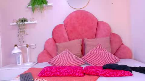 Snapshot of sofitheen__ chatting on 12.14.25 SOFITEEN online show from 12.14.25