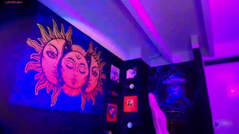 Snapshot of sofnicol_ chatting on 05.18.26 Nicol online show from 05.18.26
