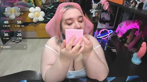 Snapshot of softie_sofy chatting on 04.22.26 Sofie online show from 04.22.26
