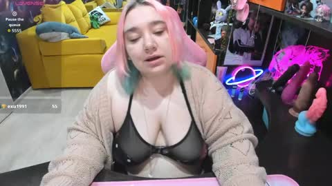 Snapshot of softie_sofy chatting on 05.23.26 Sofie online show from 05.23.26
