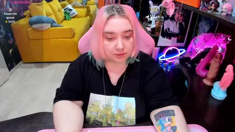 Snapshot of softie_sofy chatting on 05.28.26 Sofie online show from 05.28.26