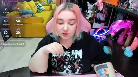 Snapshot of softie_sofy chatting on 05.30.26 Sofie online show from 05.30.26