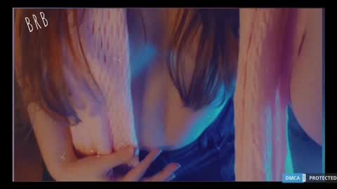 Snapshot of softlee chatting on 10.30.25 Lisa online at .11 from about utc online show from 10.30.25