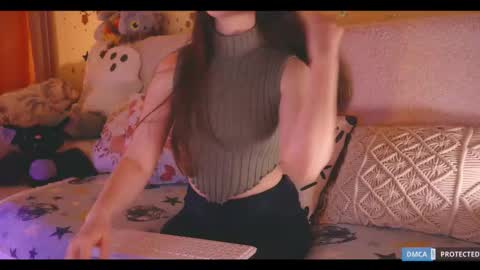 Snapshot of softlee chatting on 11.13.25 Lisa online at .11 from about utc online show from 11.13.25