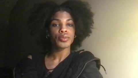 Snapshot of solaceeve chatting on 12.18.25 SolaceEve online show from 12.18.25