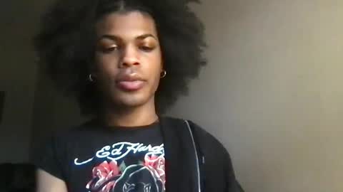 Snapshot of solaceeve chatting on 12.21.25 SolaceEve online show from 12.21.25