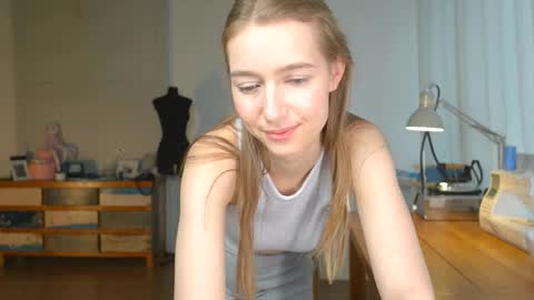 Snapshot of solar_bella chatting on 01.19.25 Bella online show from 01.19.25