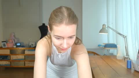 Snapshot of solar_bella chatting on 01.20.25 Bella online show from 01.20.25