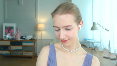 Snapshot of solar_bella chatting on 01.26.25 Bella online show from 01.26.25