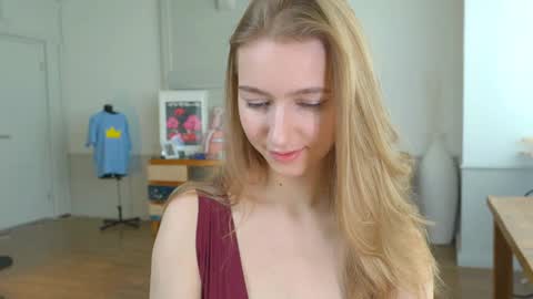 Snapshot of solar_bella chatting on 01.31.25 Bella online show from 01.31.25