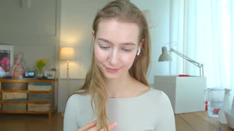 Snapshot of solar_bella chatting on 02.02.25 Bella online show from 02.02.25