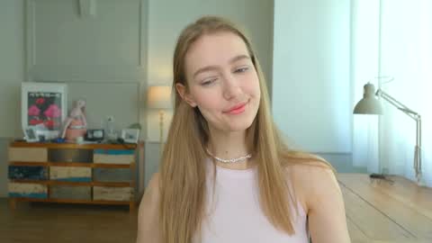 Snapshot of solar_bella chatting on 02.08.25 Bella online show from 02.08.25