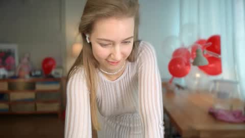 Snapshot of solar_bella chatting on 02.17.25 Bella online show from 02.17.25