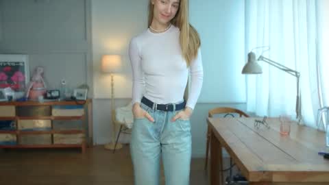 Snapshot of solar_bella chatting on 02.24.25 Bella online show from 02.24.25