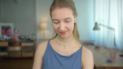 Snapshot of solar_bella chatting on 02.25.25 Bella online show from 02.25.25