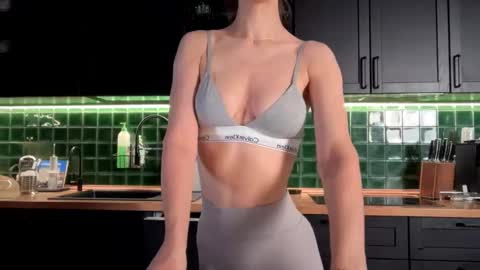 Snapshot of solar_bella chatting on 01.12.26 Bella online show from 01.12.26