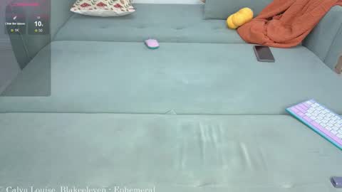 Snapshot of solaralice chatting on 10.18.25 SolarAlice online show from 10.18.25