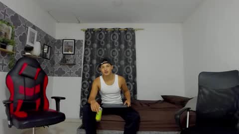 Snapshot of son_hades chatting on 10.20.25 son_hades online show from 10.20.25