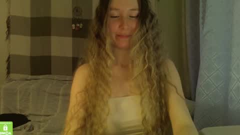 Snapshot of song_to_the_siren chatting on 12.06.24 Mary online show from 12.06.24